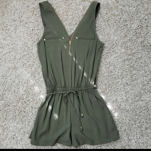Guess romper - Picture 2 of 2